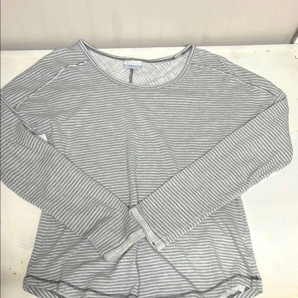Columbia White and Gray Fitted Long Sleeve Hoodie